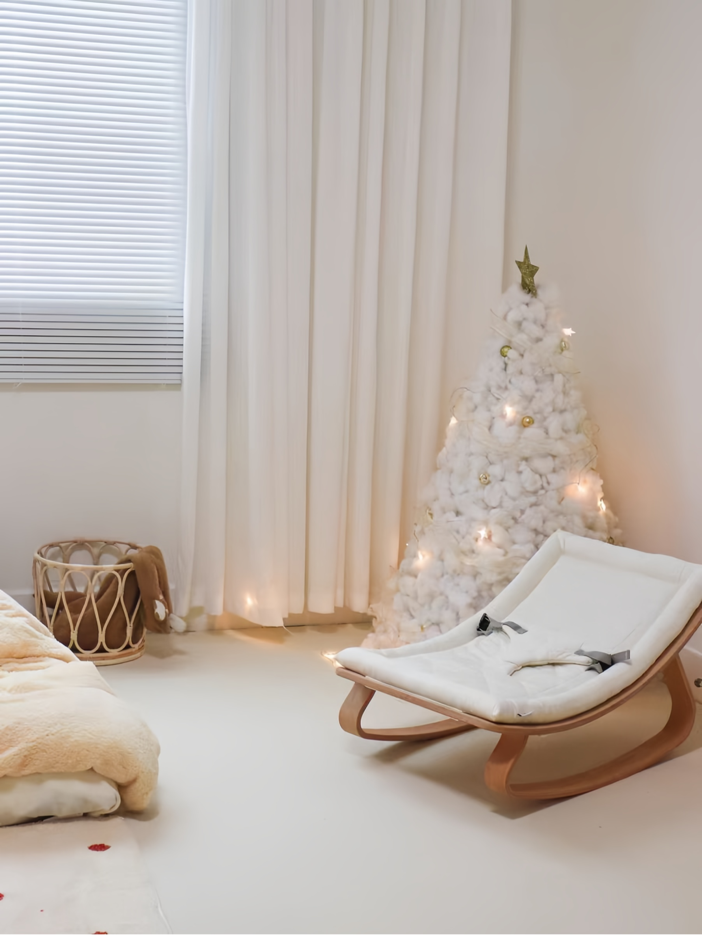 Baby Rocker Beech with White Cushion